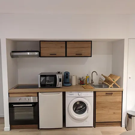 Апартаменты Holiday Nice Studio